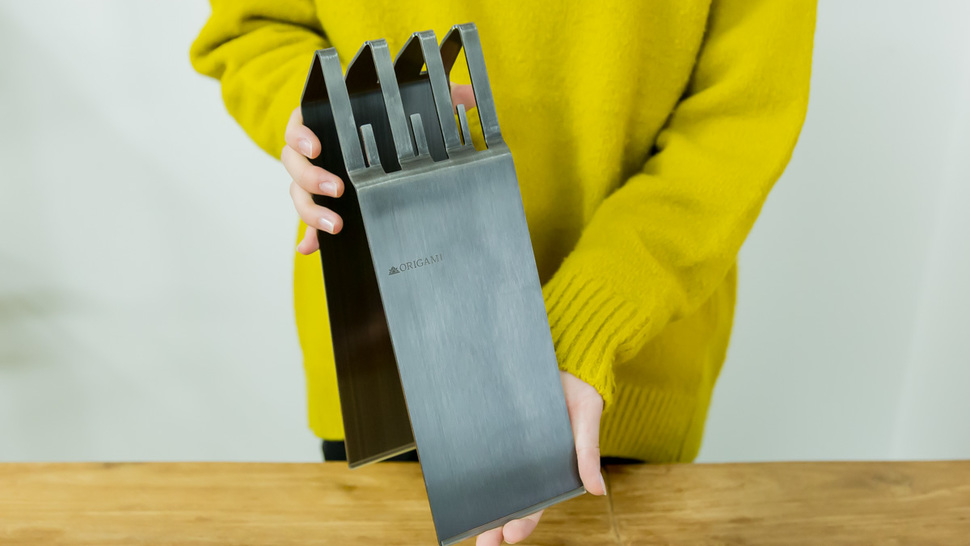 holding-knife-stand