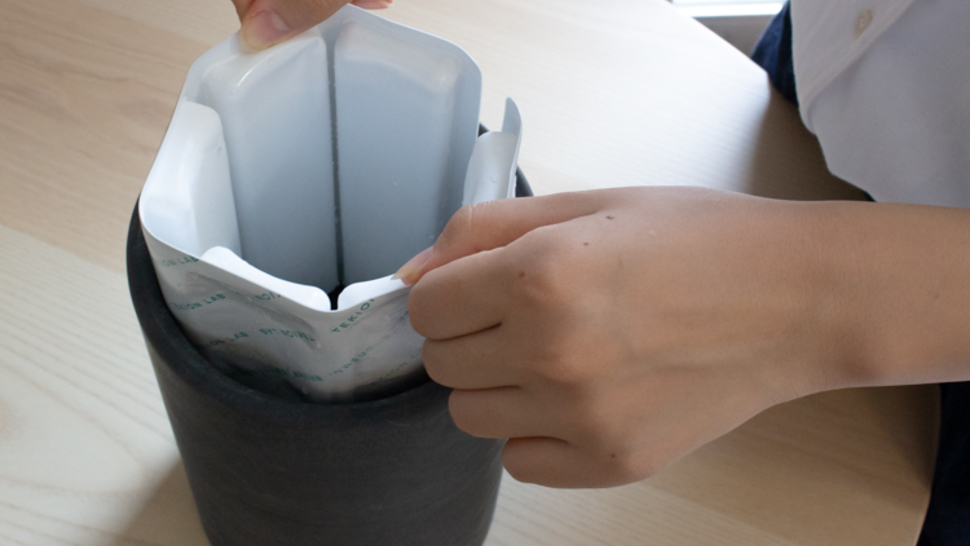 BOTTLE COOLER(ブラック) 保冷剤の使用例の写真
