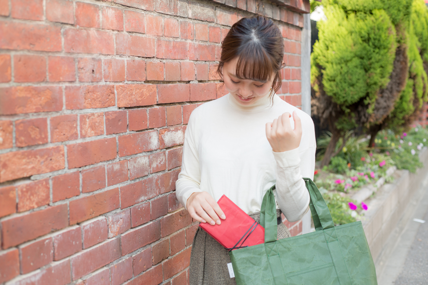 持ち運びに適したサイズと選べる3色展開