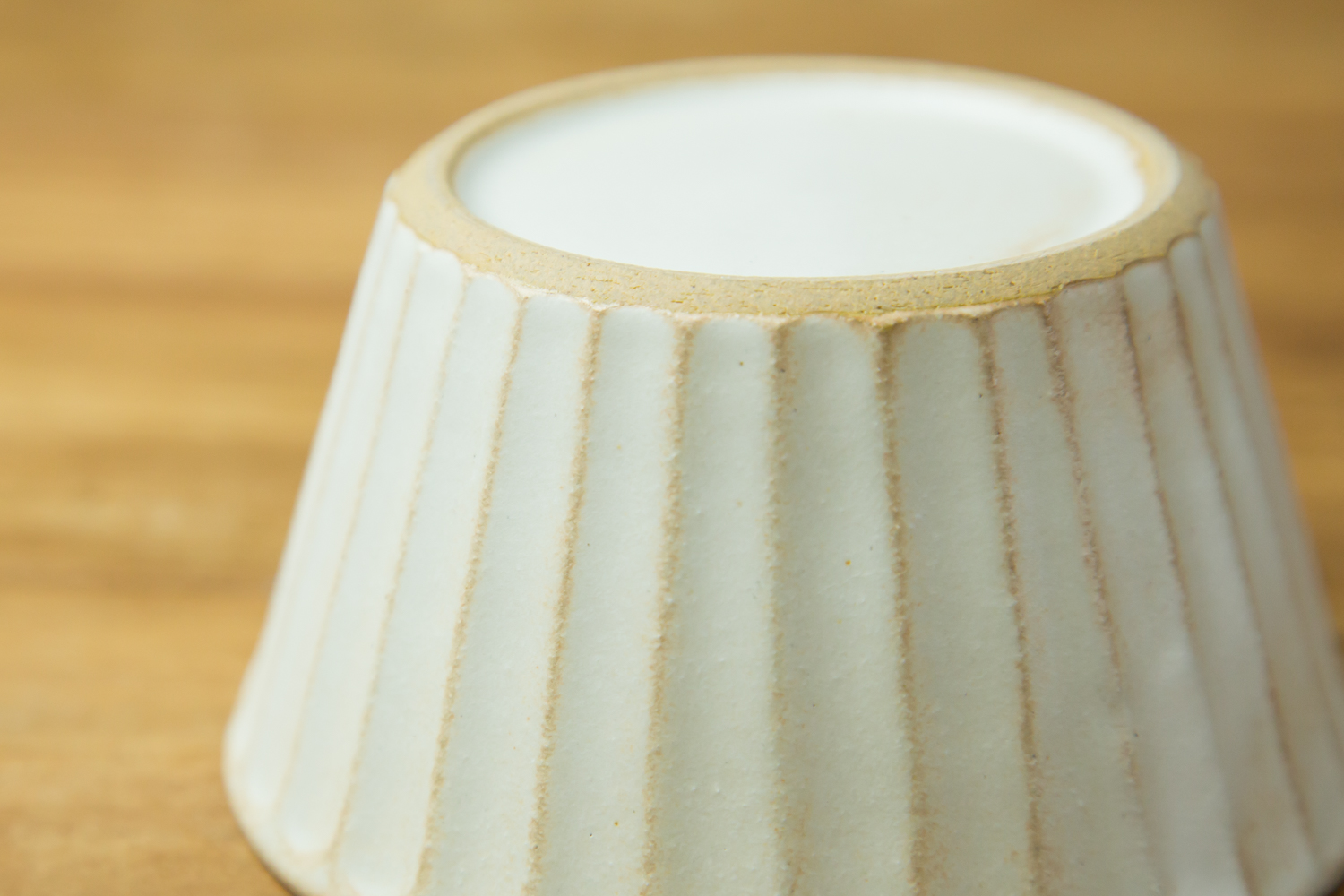 味わい深く、かわいい柄の食器