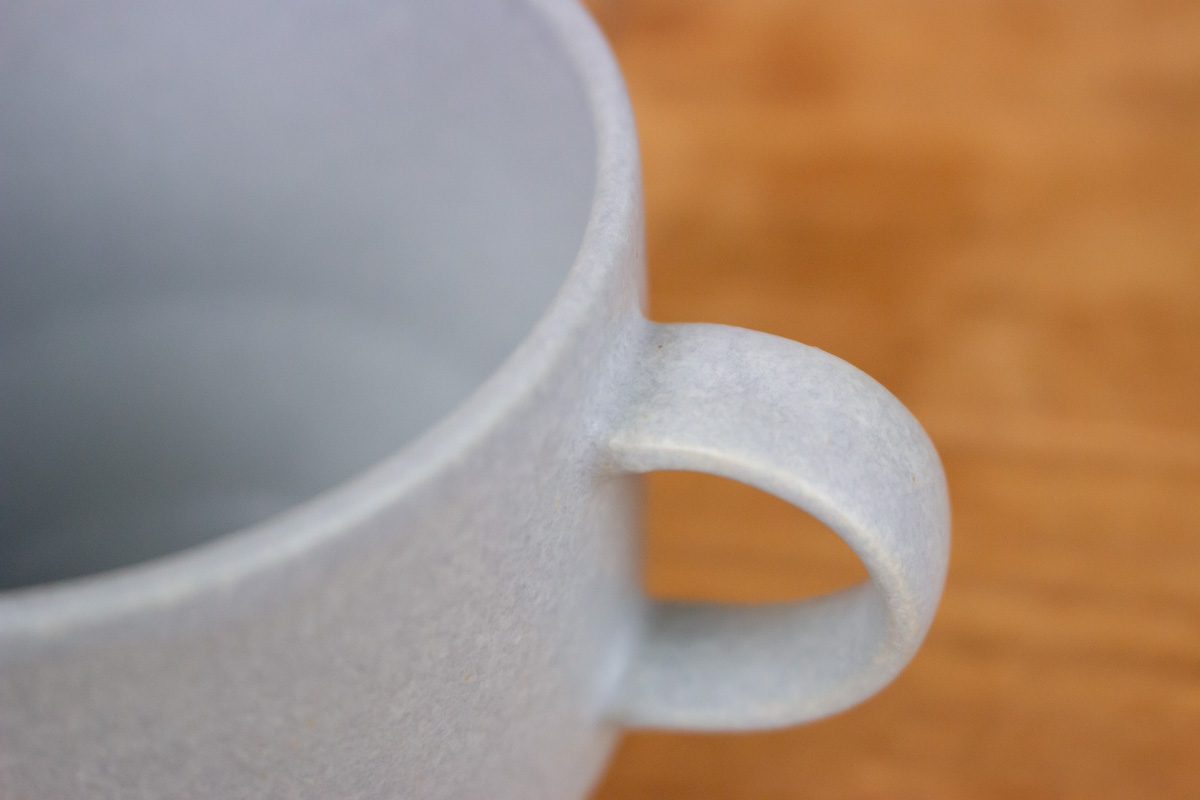 小ぶりな見た目がかわいらしく、取っ手のサイズが使いやすいCHIPS「SOROI Daylight MUG CUP」