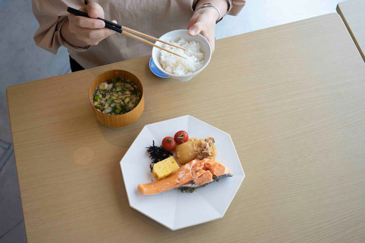 新しい暮らしと食器
