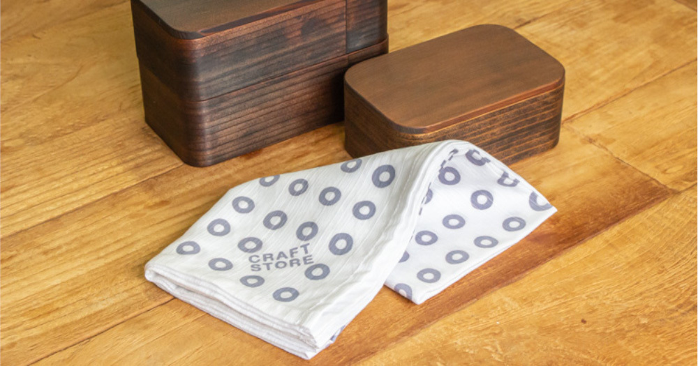 うるしのお弁当箱を2つご購入頂くと、もれなくオリジナル風呂敷プレゼント!