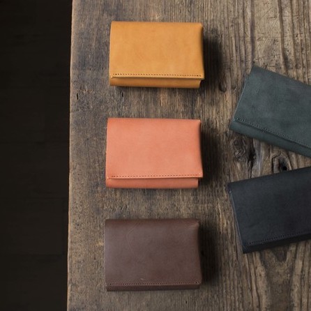 手のひらサイズのデキる相棒「TRI-FOLD WALLET」